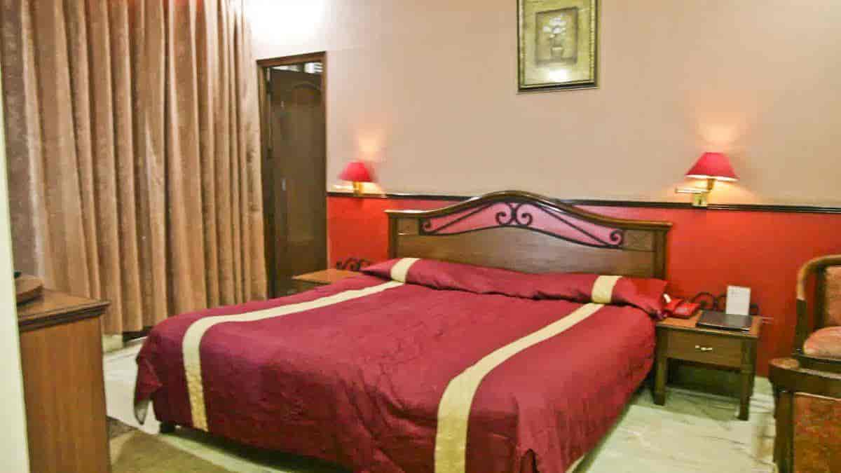 Corporate Inn Hotel Photos Sector 17 Chandigarh Pictures Clic Room Corporate Inn Hotel Photos Sector 17 Chandigarh 3 Star Hotels