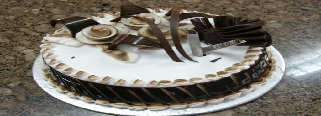 richie rich bakery athwa